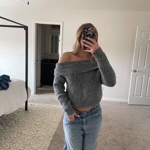 Lulu's Off-The-Shoulder‎ Chunky Knit Grey Sweater Size Small